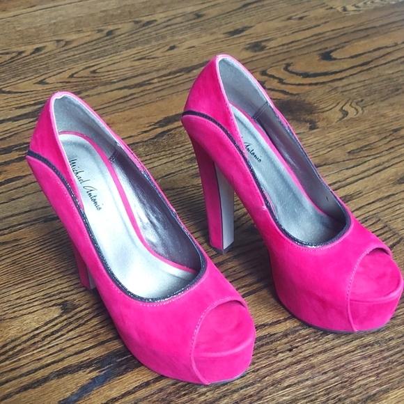 Michael Antonio Women's Keona - Hot Pink Velvet heels - Picture 2 of 8